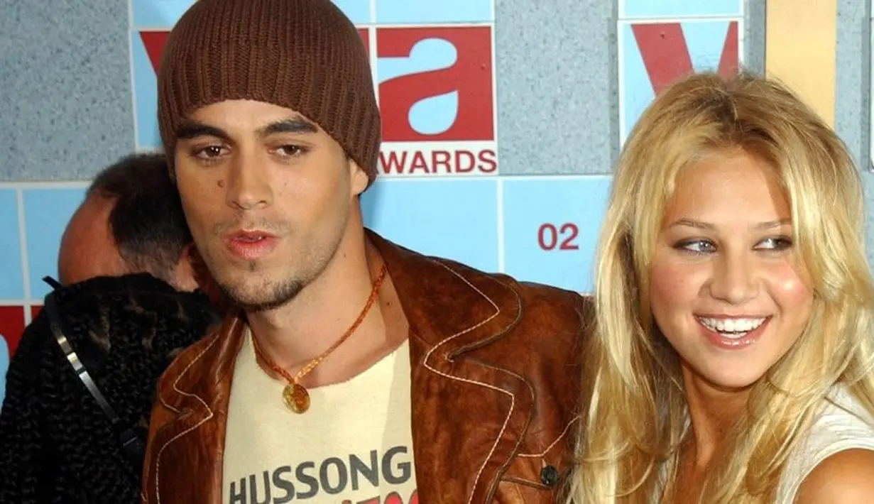 Nggak cuma Kylie Jenner yang sembunyukan kehamilan, Anna Kournikova dan kekasihnya  Enrique Iglesias ternyata juga bisa menyembunyikan kehamilannya. (getty images/Cosmopolitan)