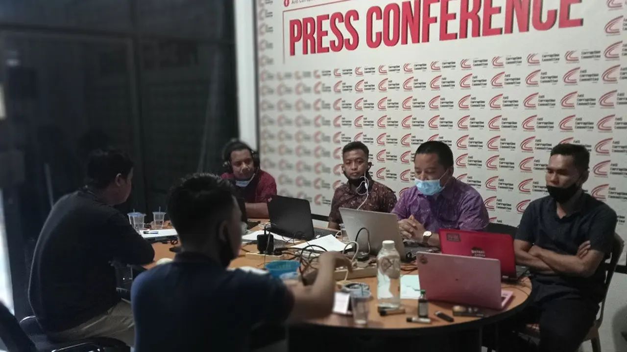 Lembaga ACC Sulawesi merilis tren korupsi dana desa selama tahun 2020 di Sulsel (Liputan6.com/ Eka Hakim)