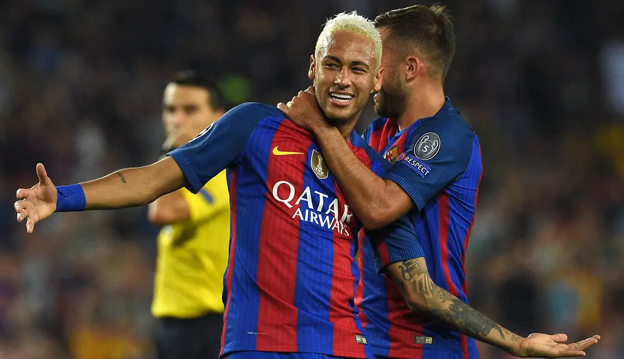 Penyerang Brasil, Neymar, merayakan gol yang dicetaknya ke gawang Celtic. Selain mencetak sebuah gol, bintang Brasil ini juga menyumbang empat assist. (AFP/Lluis Gene) 