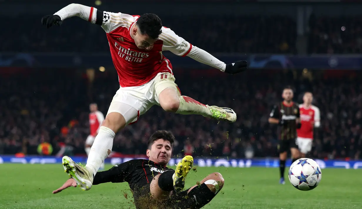 Lens tertahan di peringkat ke-3 dengan lima poin, tertinggal lima angka dari PSV satu strip atas. (Adrian DENNIS / AFP)
