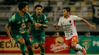 Aksi Ricky Fajrin pada laga Persebaya Surabaya vs Bali United di pekan ke-3 BRI Super League 2025/2026 - Dok. Bali United/@BaliUtd