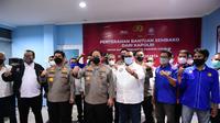 Ribuan paket sembako dari Kapolri Jenderal Listyo Sigit Prabowo kepada buruh yang terdampak pandemi Covid-19
