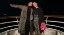 Duo bestie’s Elina Joerg dan Steffi Zamora juga merayakan pergantian tahun di Jepang. Elina tampil kece dengan coat hitam dan mini tweed skirt, sedangkan Steffi tampil memesona dengan bodycon dress dan plaid long coat. [@elinaaaaajoerg]