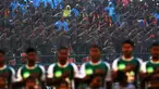 Suporter PS TNI melakukan penghormatan saat menyanyikan lagu Indonesia Raya bersama pemain PS TNI pada laga Piala Jenderal Sudirman di Stadion Manahan, Solo, Sabtu (12/11/2015). (Bola.com/Nicklas Hanoatubun)