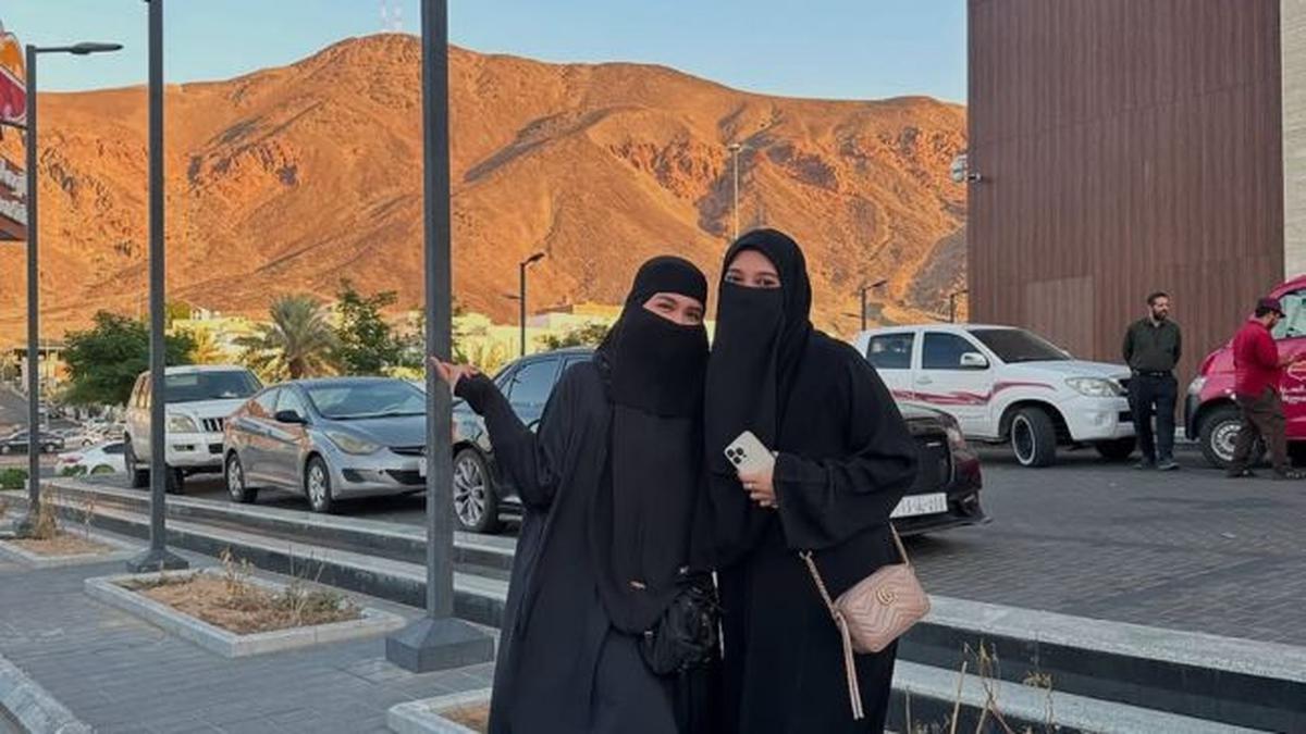 4 Pesona Michelle Ziudith Kenakan Hijab Syar'i hingga Dipuji Bidadari, Perjalanan Umrah Penuh Syukur