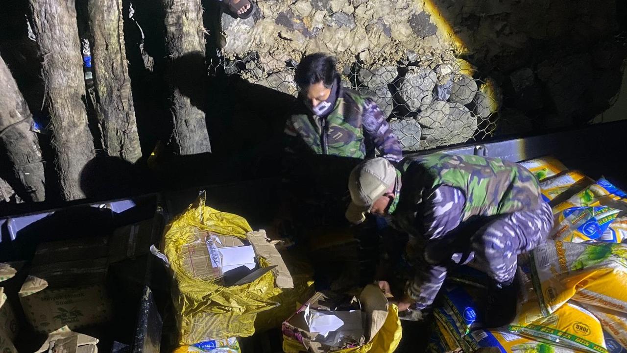 FOTO: TNI AL Gagalkan Penyelundupan Ribuan Kosmetik Ilegal di Perbatasan Sebatik
