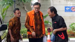 Direktur Operasional Lippo Group Billy Sindoro (tengah) tiba di Gedung KPK, Jakarta, Jumat (30/11). Billy diduga menyuap Bupati Bekasi Neneng Hasanah Yasin terkait pengurusan izin proyek pembangunan Meikarta. (Merdeka.com/Dwi Narwoko)