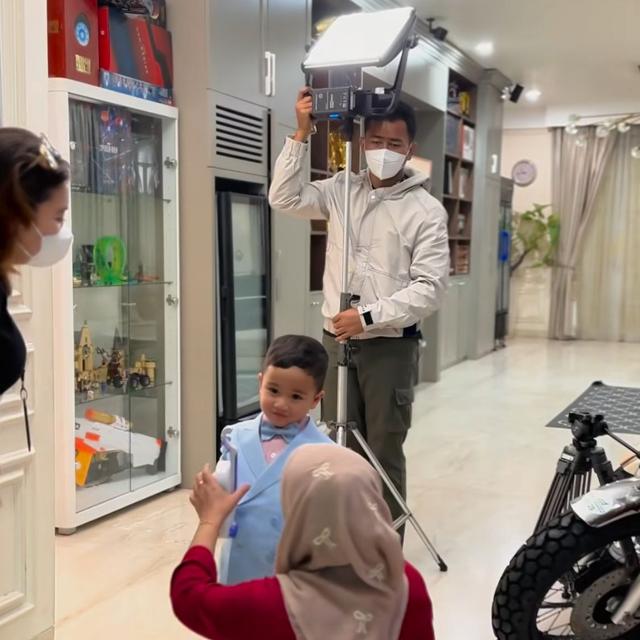 Potret Rayyanza Antusias Syuting (credit: https://www.instagram.com/raffinagita1717/)