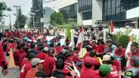 Buruh geruduk kantor PTPN I di Lampung