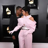 Kylie Jenner dampingi Travis Scott di red carpet Grammy Awards 2019.  (Jon Kopaloff / GETTY IMAGES NORTH AMERICA / AFP)