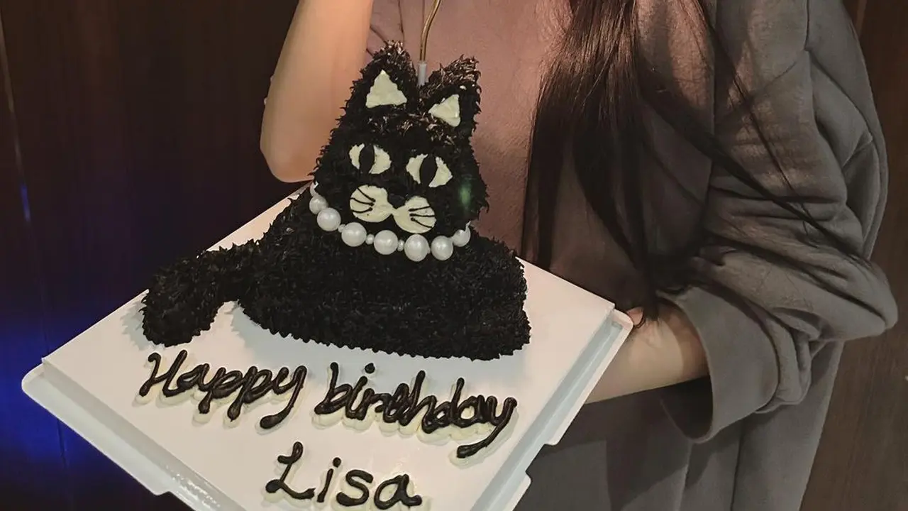 Lisa BLACKPINK Dapat Kado Ulang Tahun Puluhan Juta dari Celine dan Bvlgari