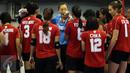 Pelatih tim voli Jakarta Elektrik PLN memberikan arahan kepada pemain saat bertanding melawan Jakarta Pertamina Energi di pertadingan Grand Final Proliga 2017 di GOR Among Rogo, Yogyakarta (23/4). (Liputan6.com/Johan Tallo)