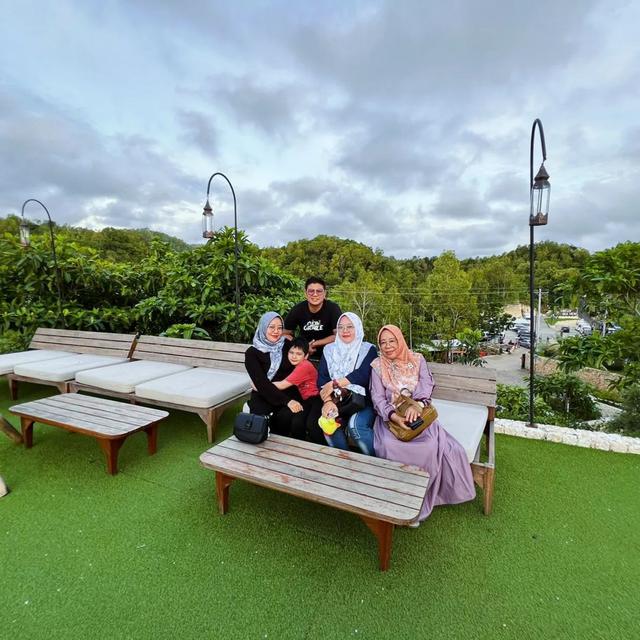 6 Potret Romantis Andika Kangen Band dan Istri Selama Honeymoon, Bertemu Fans