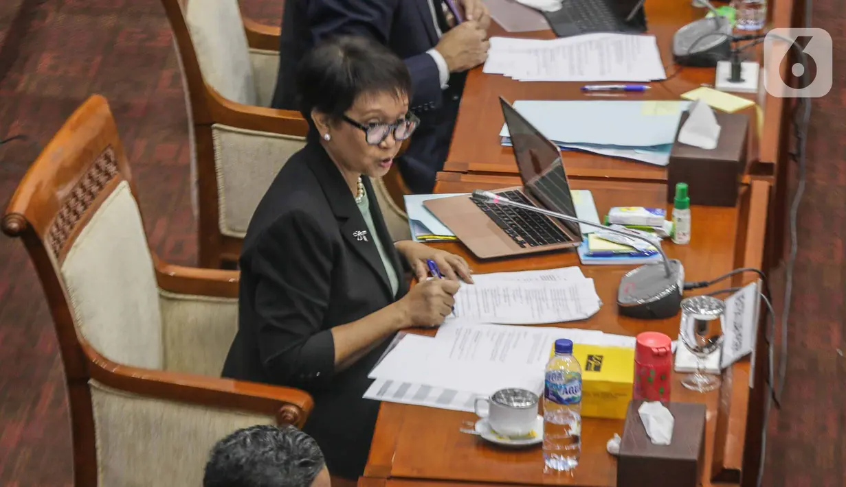 Rapat kerja Menlu Retno Marsudi dengan Komisi I DPR RI membahas Rencana Kerja dan Anggaran Kementerian Luar Negeri TA 2024. (Liputan6.com/Faizal Fanani)