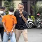 SR, pelaku pembunuhan penjaga warung diamankan polisi. (Merdeka.com)