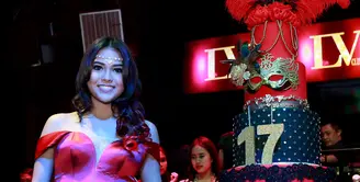 Mengusung tema Moulin Rouge, Aurel Hermansyah rayakan ulang tahun ke-17 dengan meriah. (Wimbarsana/Bintang.com)
