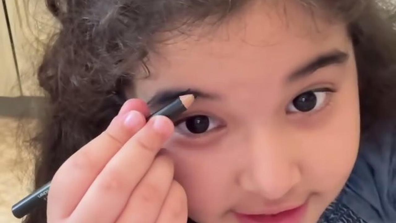 Ayang Anak Tasya Farasya Beri Tutorial Makeup Jadi Princess Aurora, Sudah Jago Tanpa Pakai Cermin