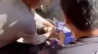 Geger Warga Ramai-Ramai Tangkap WNA Acungkan Pisau di Gianyar Bali, Diduga Merampok Mobil