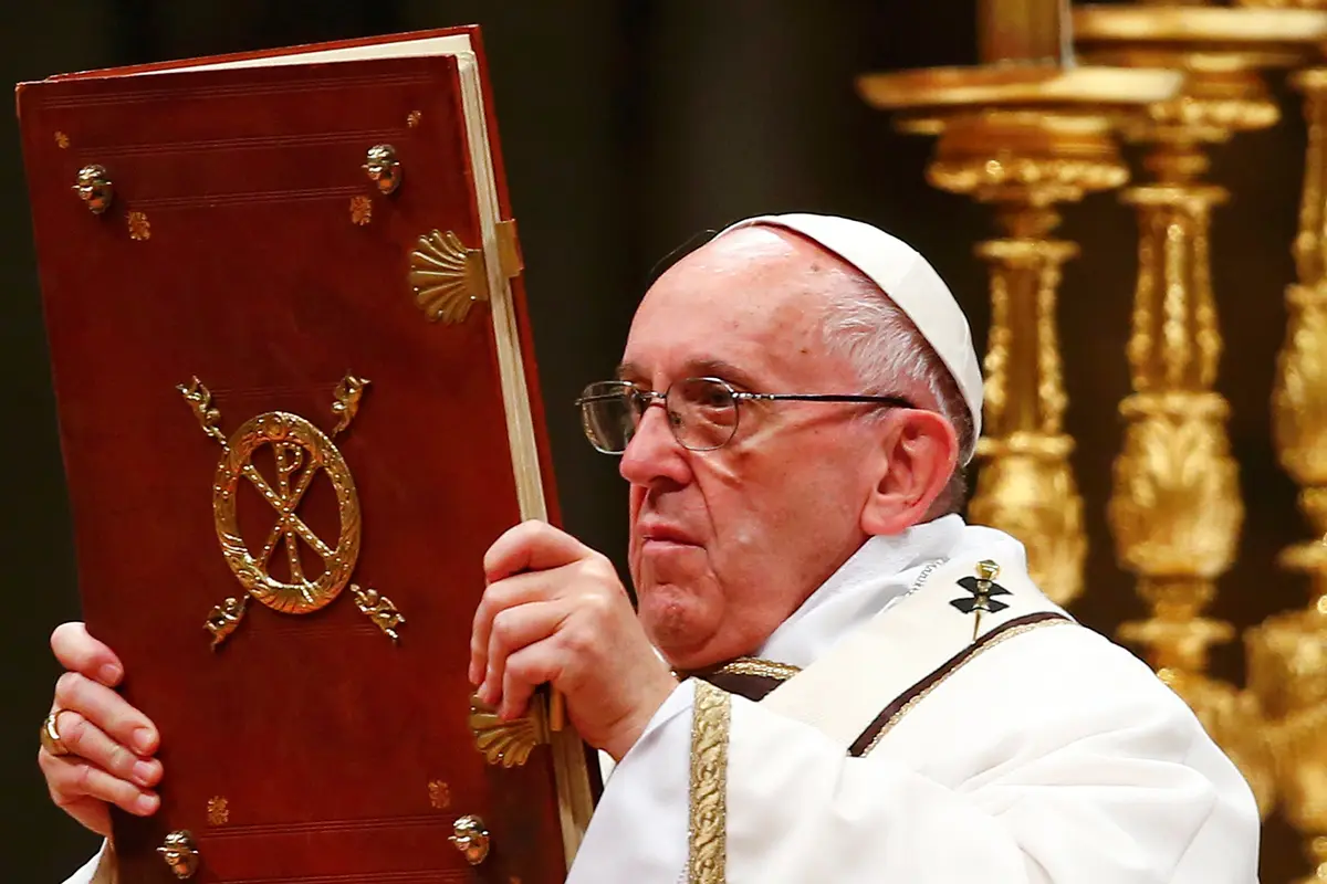 201612225-Misa-Natal-Italia-Paus-Fransiskus-Reuters