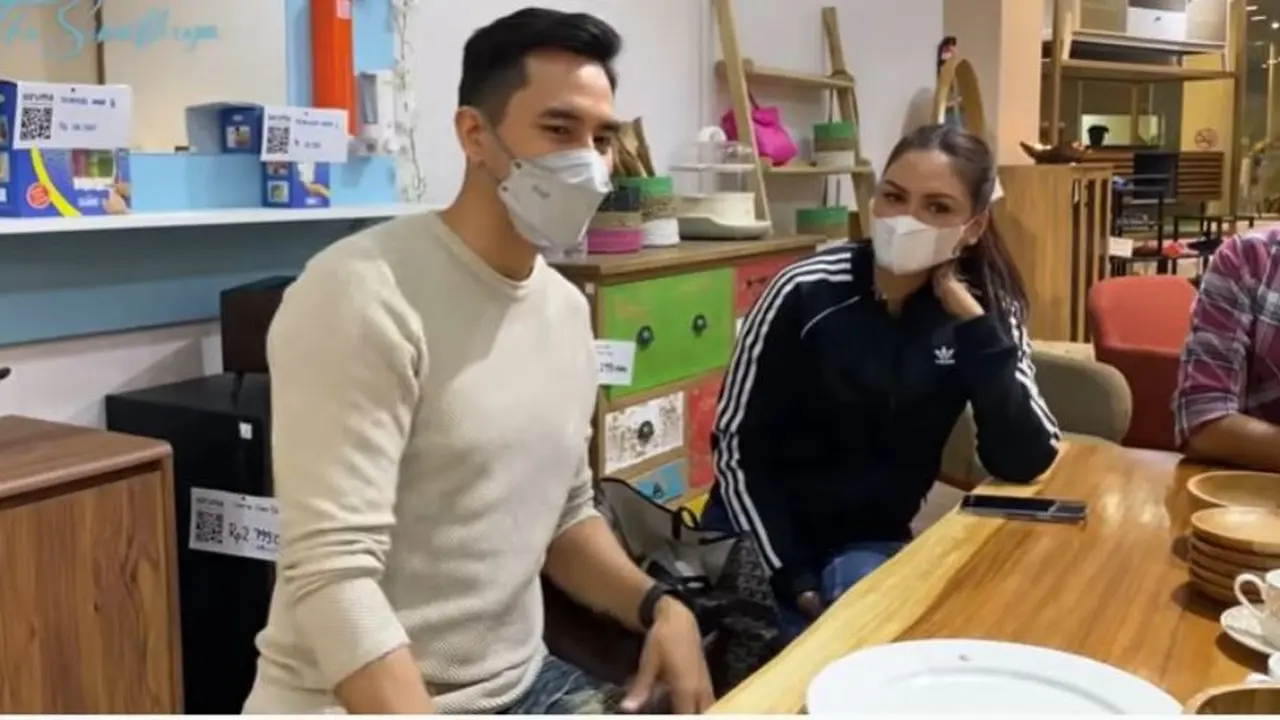 Donna Agnesia-Darius Sinathrya Merombak Apartemen Jadi Kantor Berkonsep Industrial