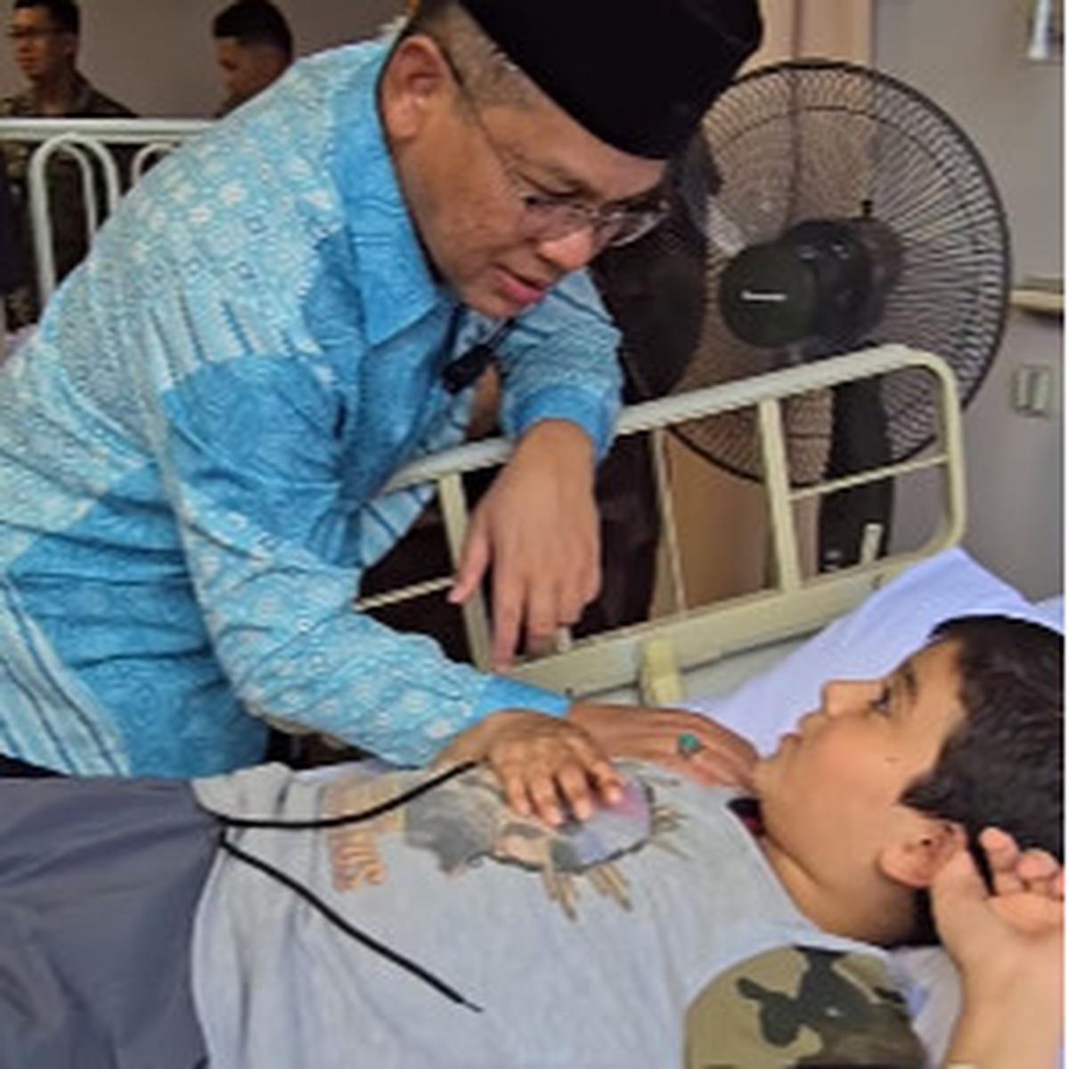 Momen Menteri Agama Malaysia Jenguk Anak-Anak Gaza di RS, Reaksi Korban Menyentuh Hati