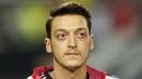 Ozil memulai karier profesionalnya bersama Schalke 04 di Liga Jerman. Kemudian pindah ke Werder Bremen. (AP Photo/Michael Probst, File)