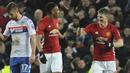 Ekspresi kegembiraan pemain Manchester United, Bastian Schweinsteiger (kanan) usai membobol gawang Wigan Athletic pada putaran keempat Piala FA di Old Trafford, Manchester,  (29/1/2017). Manchester United menang 4-0. (AP/Rui Vieira)
