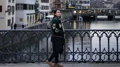 Di sela-sela kesibukannya, wanita berusia 31 tahun ini kerap menyempatkan waktu untuk traveling. Selain mengunjungi tempat-tempat wisata, Ayushita juga gemar mengunjungi kota tua seperti di Zurich, Swiss. (Liputan6.com/IG/ayushita)