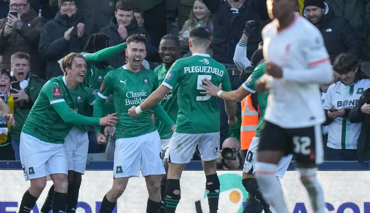 Pahlawan Plymouth adalah Ryan Hardie yang membuat gol di menit ke-53 lewat penalti. (AP Photo/Alastair Grant)