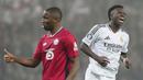 Pemain Real Madrid, Vinicius Junior, tampak kecewa setelah gagal mencetak gol ke gawang Lille pada laga Liga Champions di Stadion di Stadion Pierre Mauroy di Villeneuve-d'Ascq, Kamis (3/10/2024). (AP Photo/Thibault Camus)