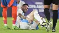 Bintang Argentina, Lionel Messi saat mengalami cedera dalam final Copa America 2024. (AP Photo/Wilfredo Lee)