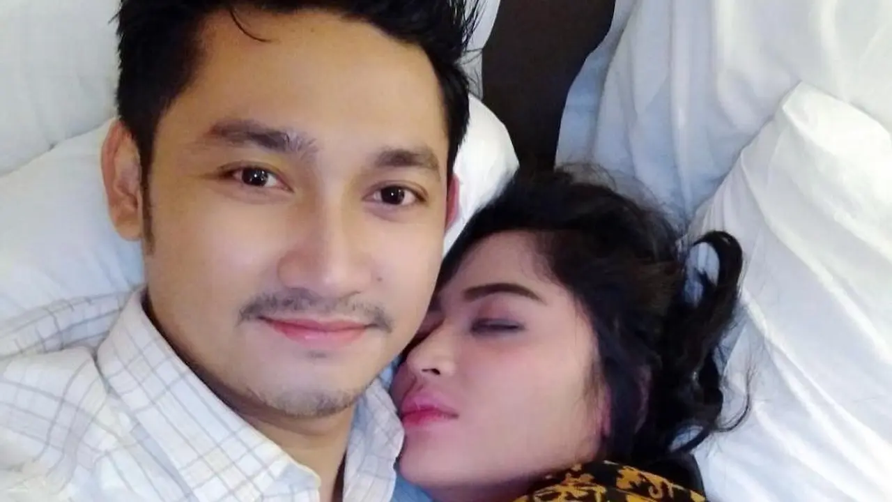 [Bintang] Dewi Perssik dan Angga Wijaya