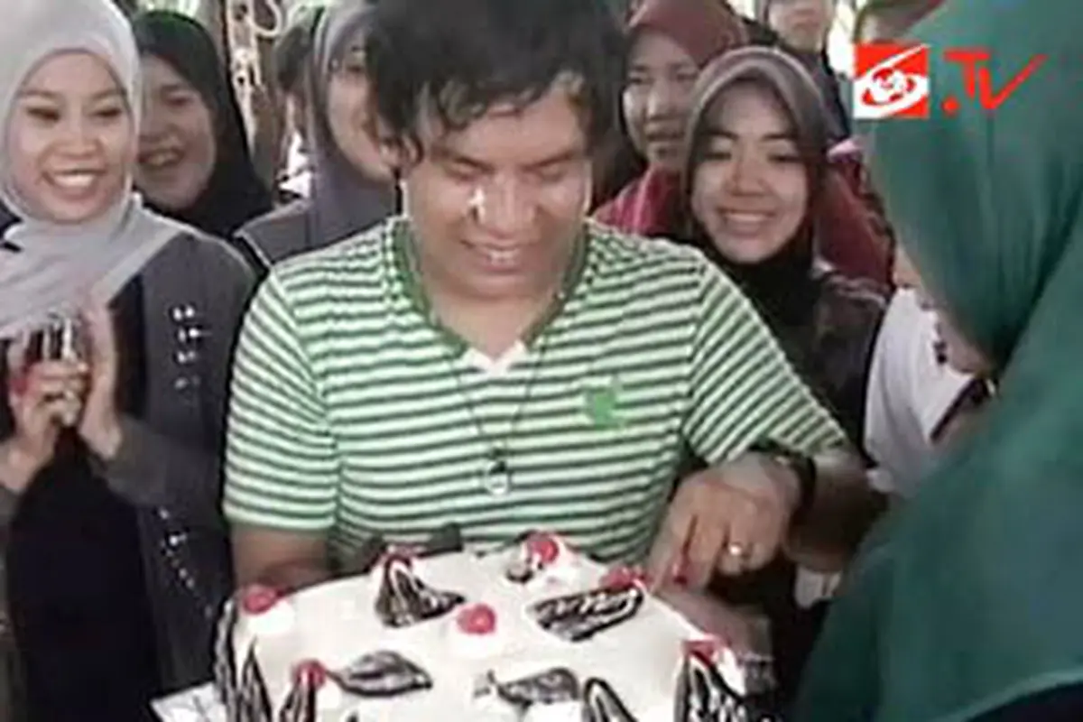Faank dapat kejutan dari sang Istri.