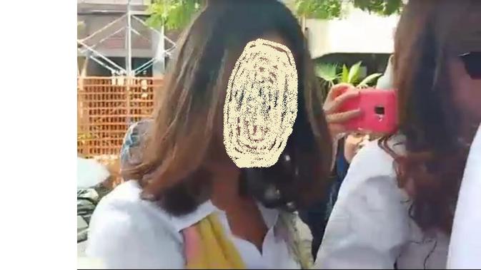 alami sakit maag akut, artis va batal ditahan?