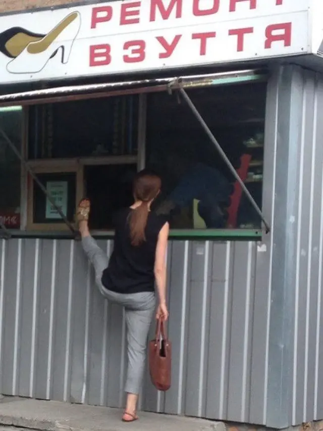 6 Pose Absurd Orang saat di Depan Kasir Ini Bikin Geleng Kepala