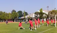Timnas Putri Indonesia saat melakukan sesi latihan. (Erwin Snaz/Bola.com)