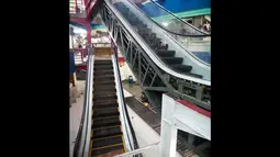 Dengan dibangunnya fasilitas eskalator diharapkan mampu menarik minat pelanggan untuk berbelanja di Pasar Blok G Tanah Abang, (26/8/2014). (Liputan6.com/Faizal Fanani) 