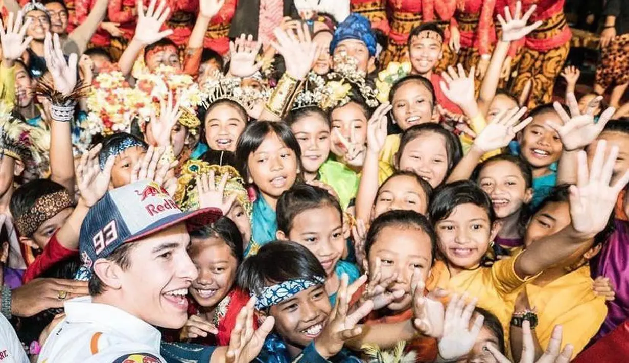 Ghyna menjelaskan kejadian tersebut terjadi dua tahun lalu saat Marquez mengunjungi Indonesia. Keseruan ini kembali viral dalam video di media sosial di tengah perhelatan MotoGP Mandalika 2022. (Instagram/ghynaridha).