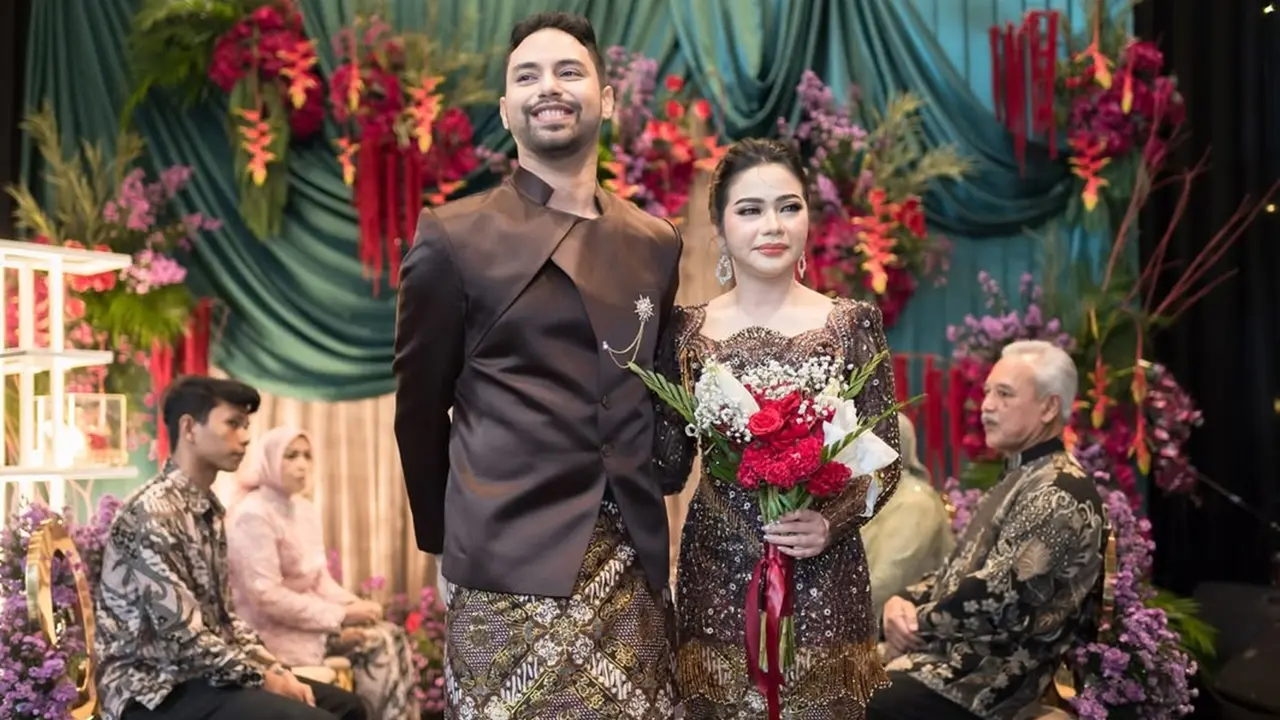 6 Potret Detail Kebaya Pertunangan Full Payet Rara LIDA, Serasi dengan Aladull