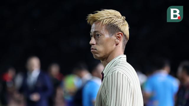 Foto: Gaya Nyentrik Keisuke Honda saat Laga Kamboja Melawan Timnas Indonesia di SEA Games 2023, Jadi Laga Terakhir Bareng Angkor Warriors