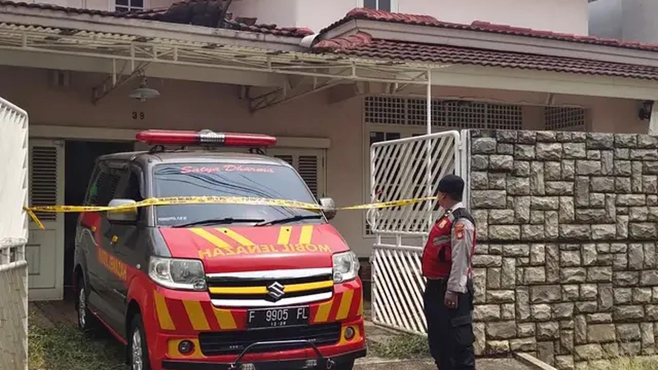 Hendrik mengaku pernah mengantar paket ke rumah itu sekitar dua tahun lalu. Namun dia tidak terlalu persis mengingat karena sudah lama.<br>
