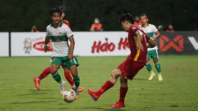 Foto: Fokus Bertahan, Timnas Indonesia Buat Vietnam Frustrasi dan Gigit Jari usai Hasil Imbang Tanpa Gol di Matchday Ketiga Piala AFF 2020