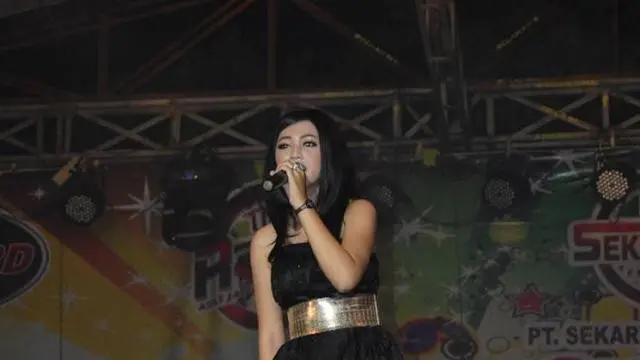 6 Foto Jadul Happy Asmara di Awal Karier Orkes Dangdut, Tampil Makeup Tebal