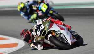 Pembalap Indonesia Mario Suryo Aji saat mengaspal di Moto2 Valencia 2025. (Idemitsu Honda Team Asia)