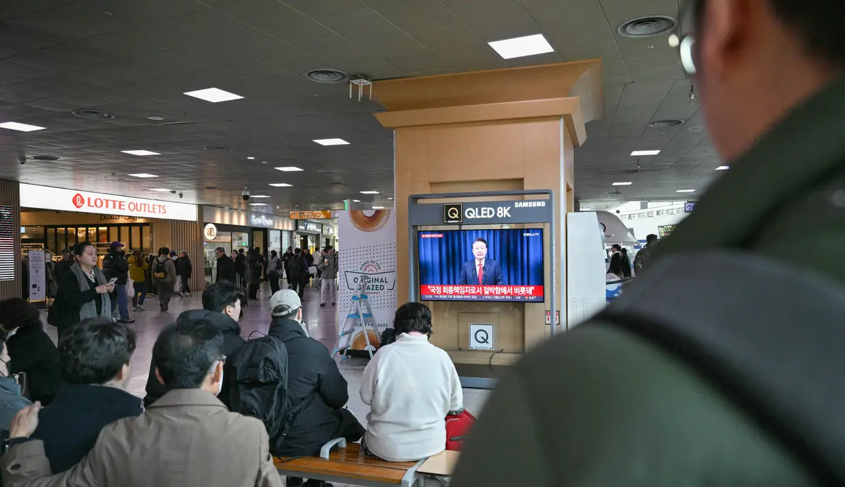 Untuk diketahui, sebelumnya Presiden Korea Selatan Yoon Suk Yeol sempat mengumumkan status darurat militer pada Selasa (3/12/2024) malam. (ANTHONY WALLACE/AFP)