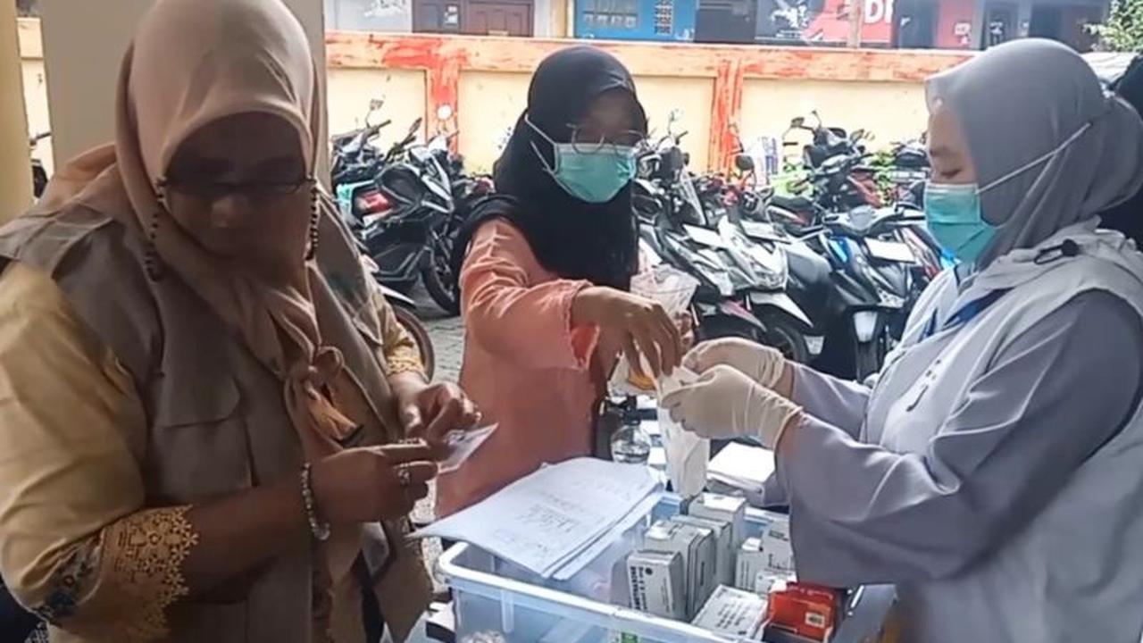 Kesehatan Pengungsi Banjir Bidara Cina Terganggu, Batuk dan Gatal-gatal Menyerang