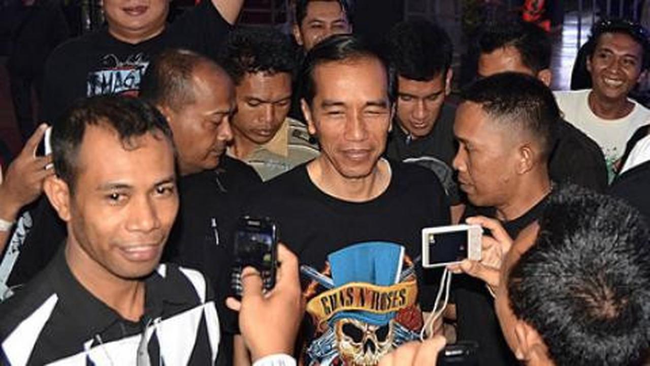Jokowi pun tampil metal di konser Guns N Roses