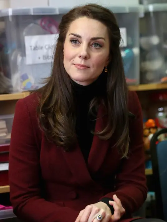 Melansir Hollywood Life, dituliskan Kate tengah mengandung seorang bayi yang merupakan buah cintanya dengan Pangeran William. Jika rumor hamil itu benar, maka bayi tersebut anak ke tiga mereka. (AFP/Bintang.com)