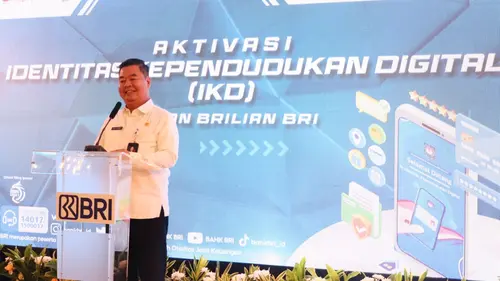 Dirjen Dukcapil Teguh Setyabudi saat menghadiri acara Aktivasi IKD Insan Brilian BRI di Jakarta.