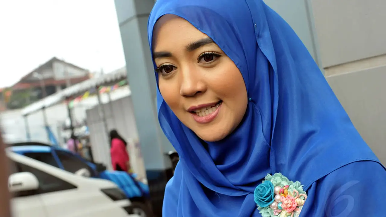 Berhijab, Nuri Maulida Makin Religi